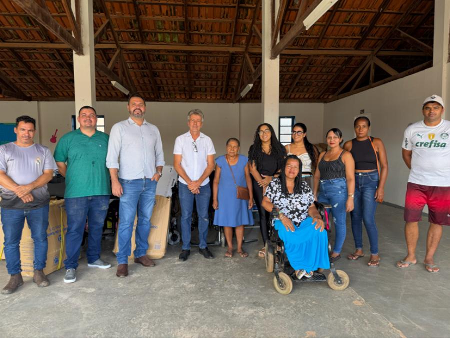 Administração Municipal Realiza Entrega de Cadeiras de Rodas e Banho